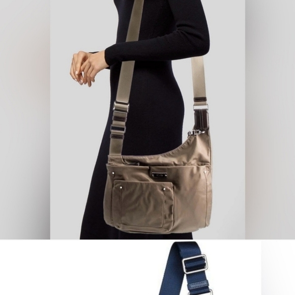 Tumi Blue Sumatra Messenger Bag with Adjustable Strap and Durable Fabric - Picture 12 of 13